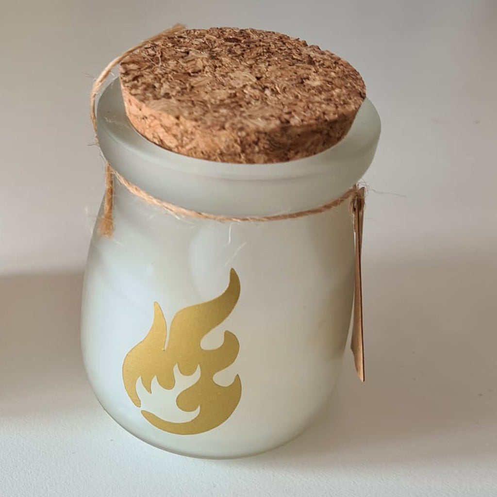 Plot-Twist by Kim gepersonaliseerd kaarsen in een glazen potje. Burn baby burn of Light me up