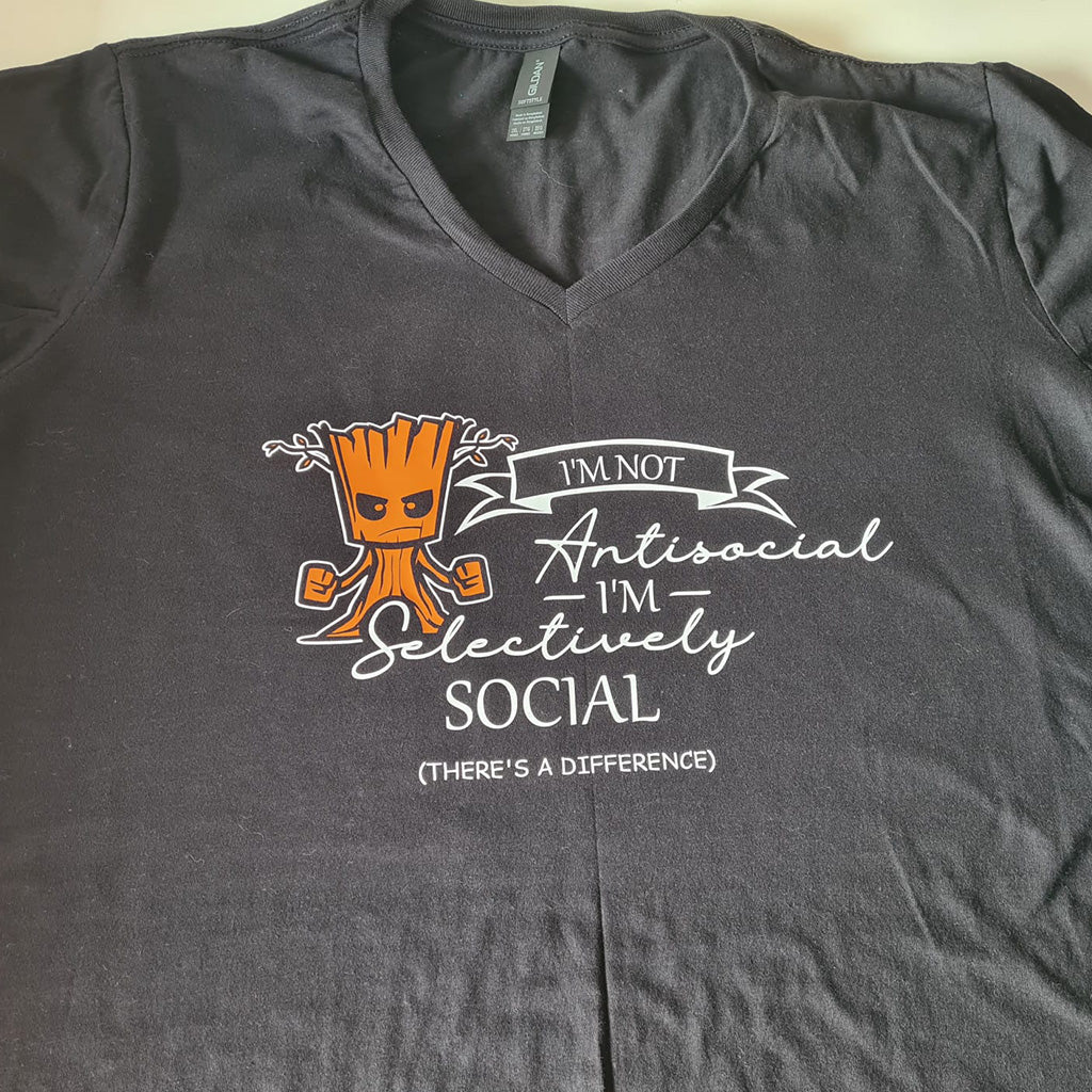Plot-Twist by Kim gepersonaliseerd T-Shirt voor vrouwen. I'm not antisocial